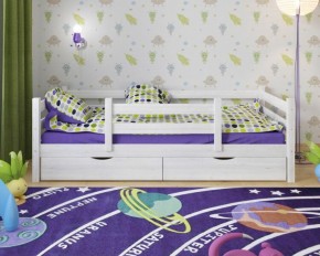 Детская кровать из массива березы Соня-5 (Белый/Лак) в Кудымкаре - kudymkar.ok-mebel.com | фото